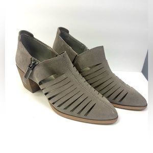 1. State Heel Shoes- Grey with‎ slats, Size: 7M, Pre-Owned